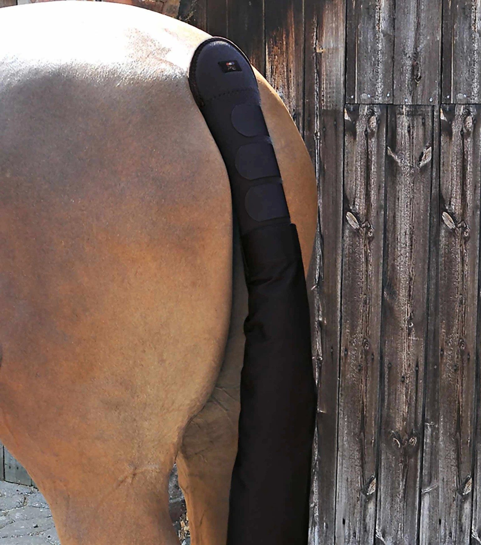 P.E PADDED HORSE TAIL GUARD WITH BAG