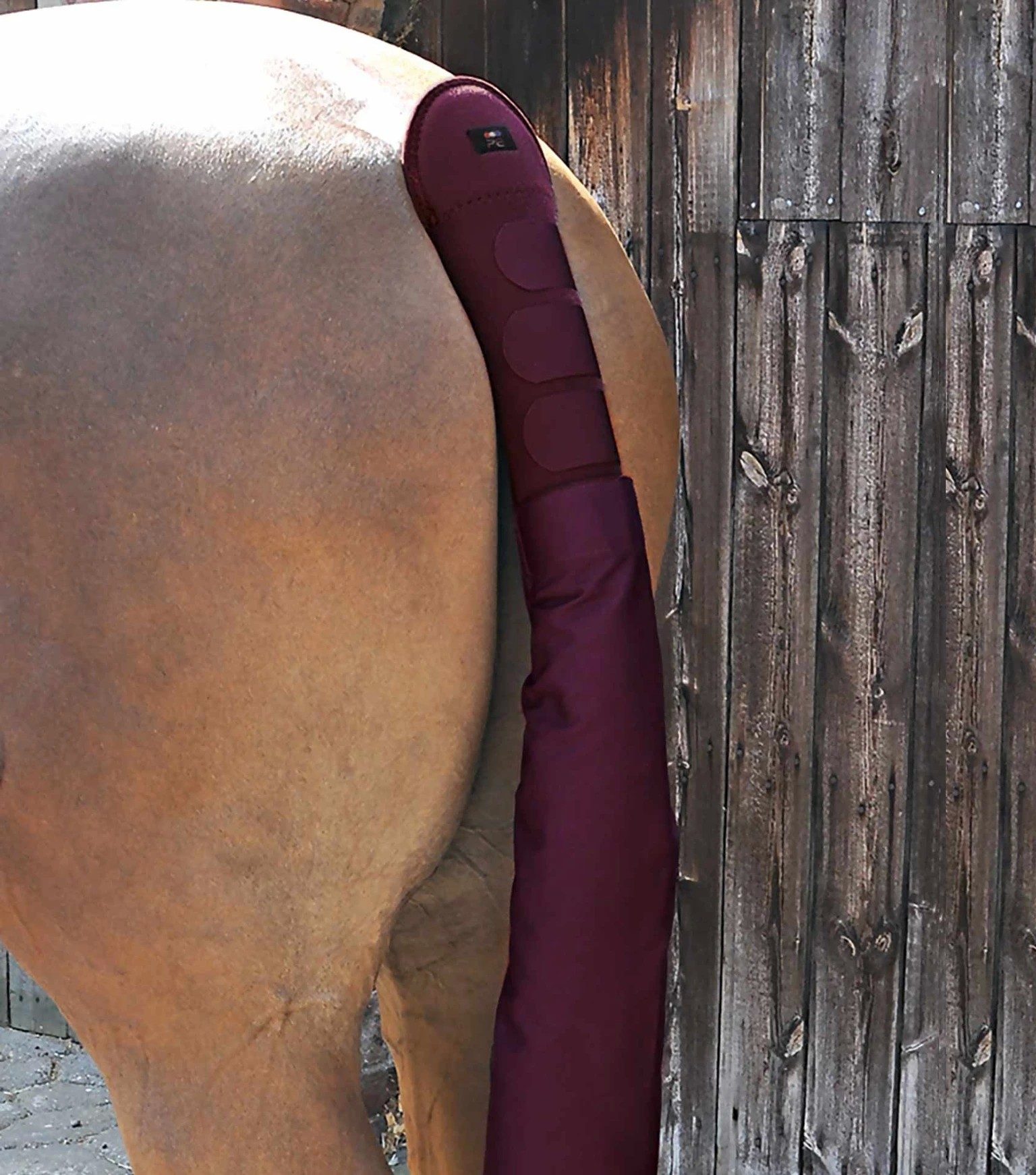 P.E PADDED HORSE TAIL GUARD WITH BAG