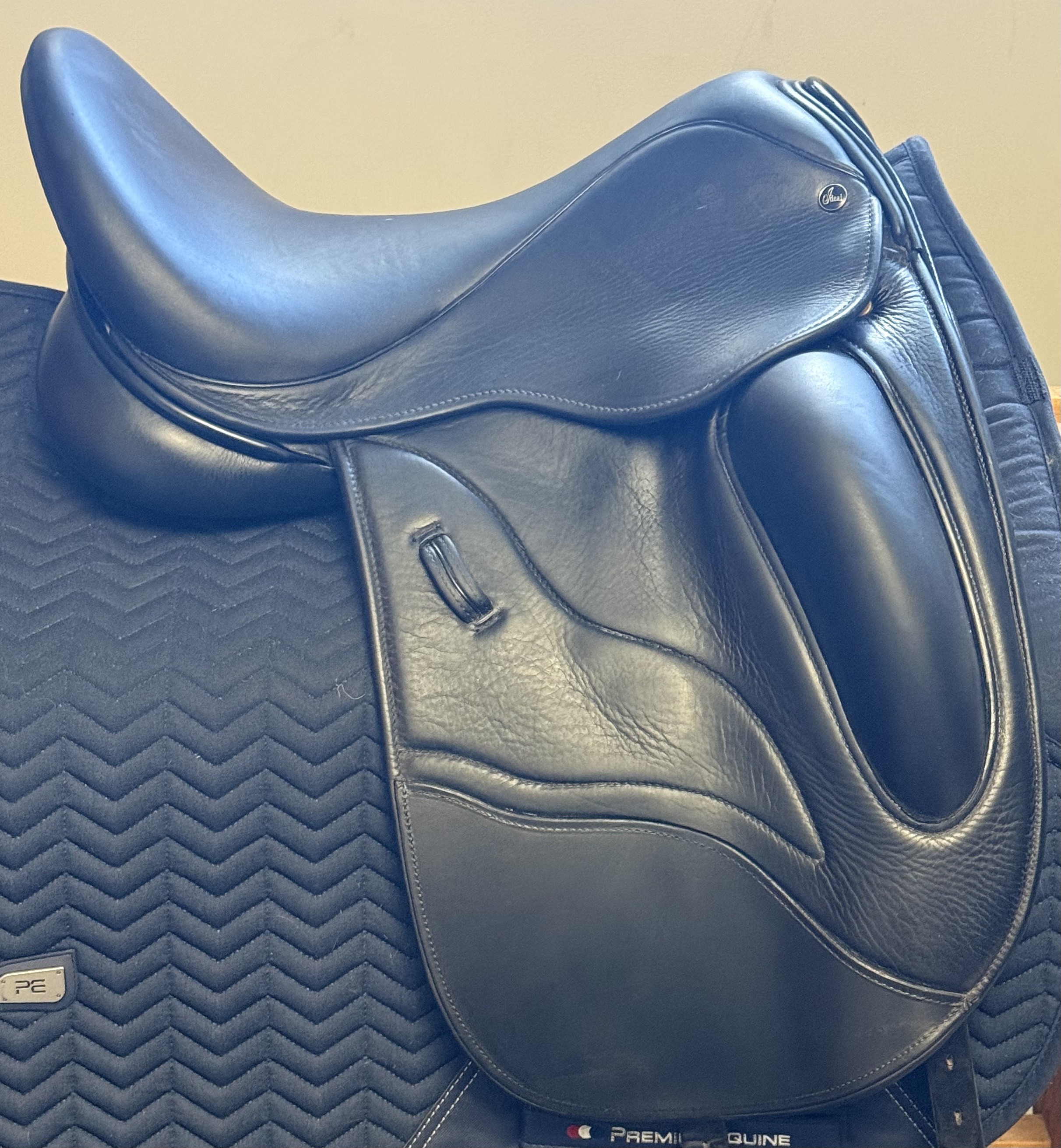 IDEAL SOPHIA DRESSAGE 17"