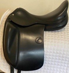 AMERIGO VEGA CLASSIC DRESSAGE 18"