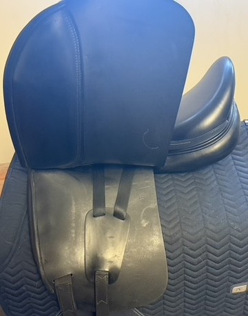 AMERIGO VEGA CLASSIC DRESSAGE 18"